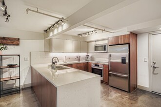 3104 Western Ave in Seattle, WA - Foto de edificio - Building Photo