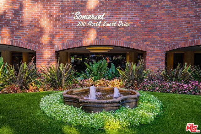 200 N Swall Dr-Unit -302 in Beverly Hills, CA - Building Photo