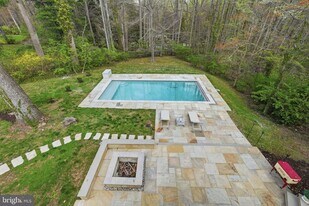 3515 Devon Dr in Falls Church, VA - Building Photo
