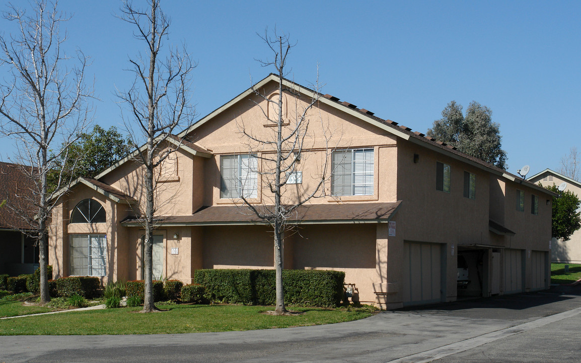 2399 Benidorm Cir in Corona, CA - Building Photo