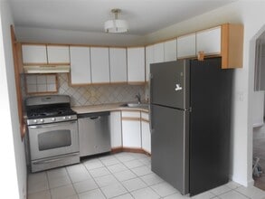 14 Vermont St in Lindenhurst, NY - Building Photo - Building Photo