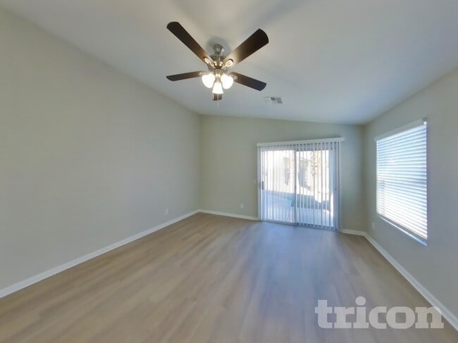 7368 W Flynn Ln in Glendale, AZ - Building Photo - Building Photo