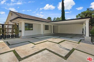 11700 Woodley Ave in Los Angeles, CA - Building Photo - Building Photo