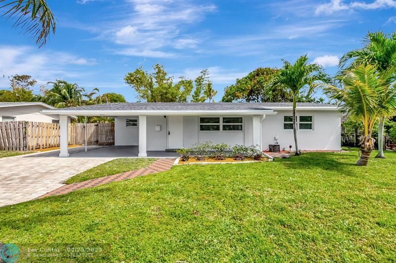 101 SE 10th Ct in Deerfield Beach, FL - Building Photo