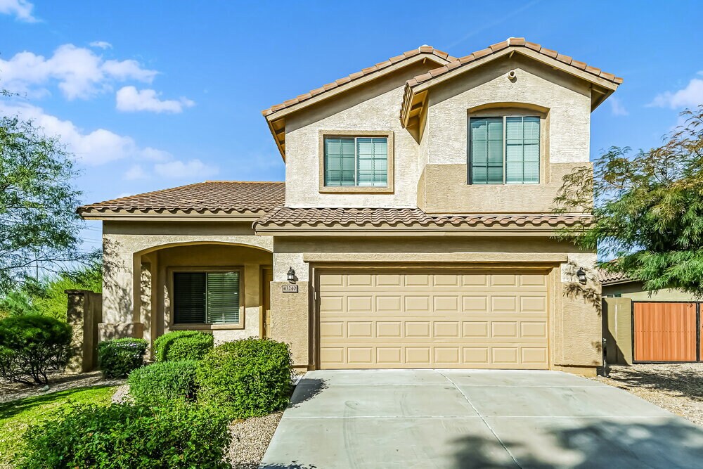 43240 N Whisper Ln in New River, AZ - Building Photo