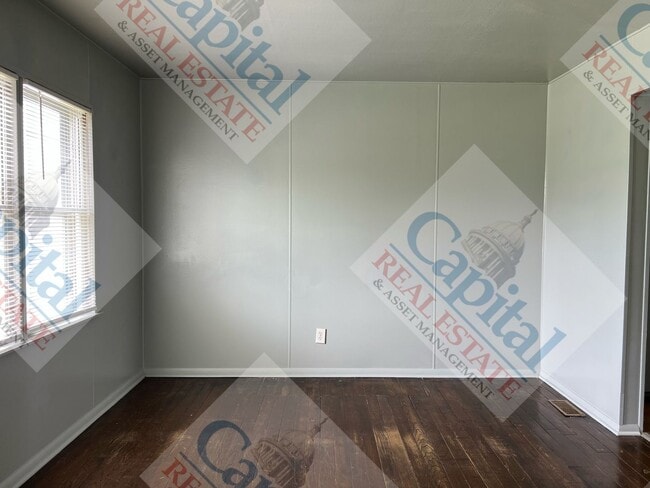 305 E Douglas Dr in Midwest City, OK - Building Photo - Building Photo