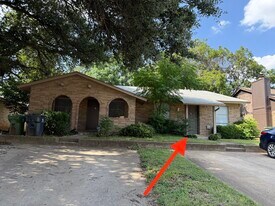 2209 Viewtop Ln, Unit A in Arlington, TX - Building Photo