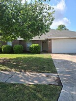 3806 Lone Oak Dr in Killeen, TX - Building Photo