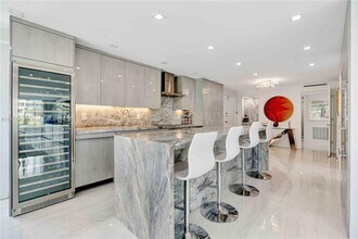 100 Sunrise Ave in Palm Beach, FL - Building Photo - Building Photo