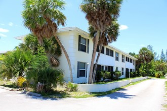 2545 Indian River Blvd in Vero Beach, FL - Building Photo - Building Photo