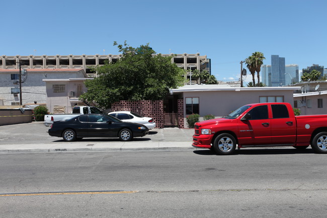 4805 Deckow Ln in Las Vegas, NV - Foto de edificio - Building Photo