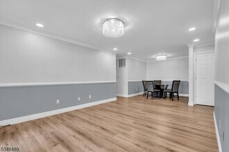 127 Williamson Ct in Bridgewater, NJ - Building Photo - Building Photo