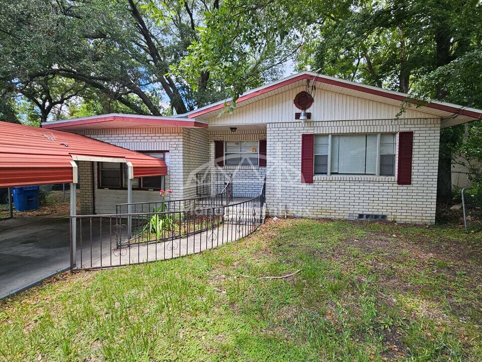 2055 Talladega Rd in Jacksonville, FL - Building Photo
