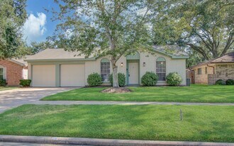 15611 La Casa Ln in Houston, TX - Building Photo