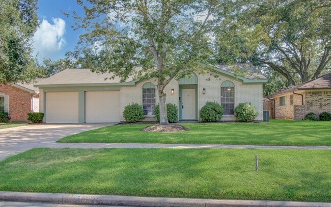 property at 15611 La Casa Ln