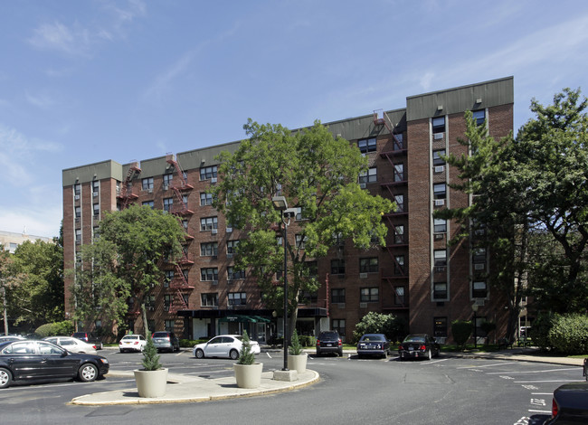 Cooperative Building in Jamaica, NY - Building Photo - Building Photo