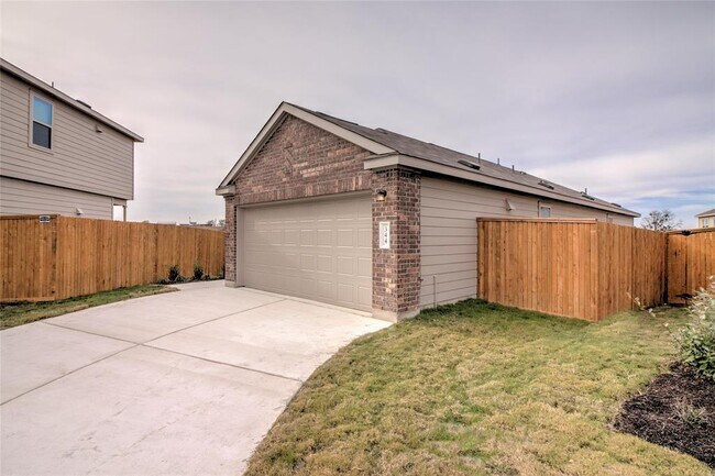 344 Circle Wy in Jarrell, TX - Building Photo - Building Photo
