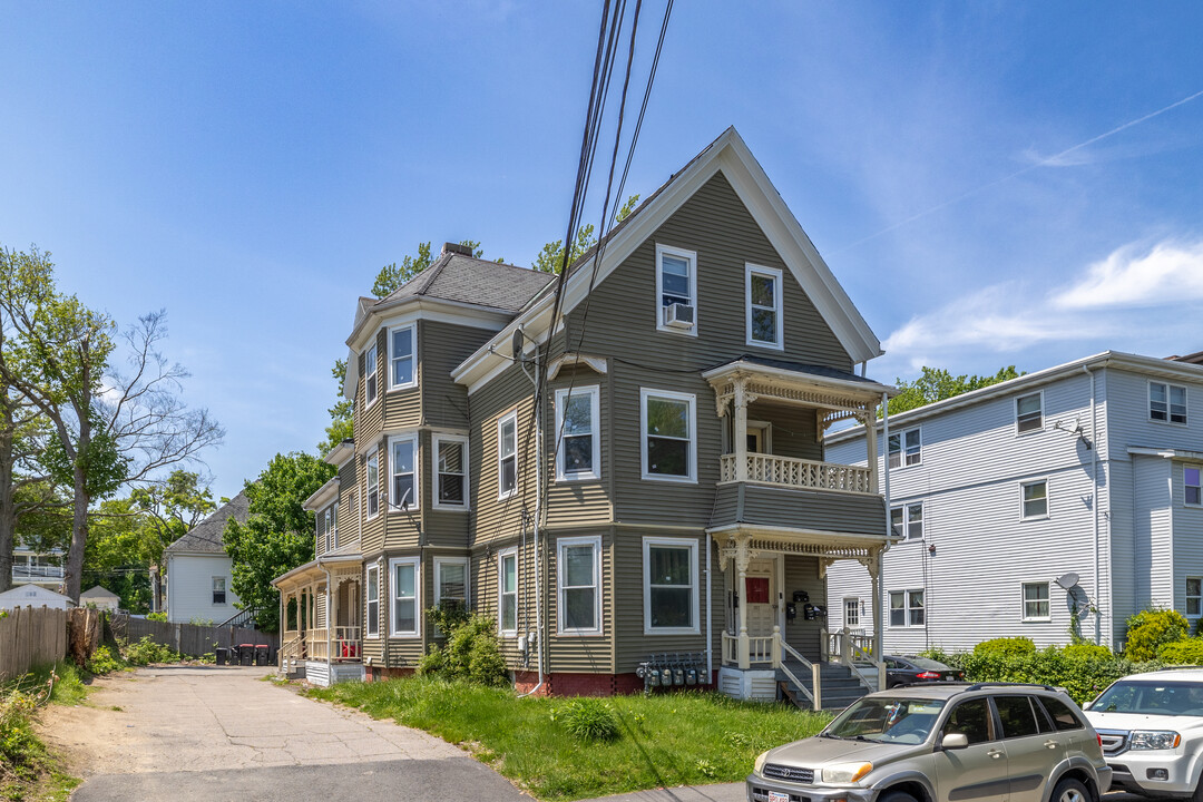 127 Newbury St in Brockton, MA - Building Photo