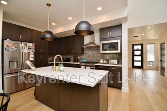 462 W 620 N in Centerville, UT - Building Photo - Building Photo