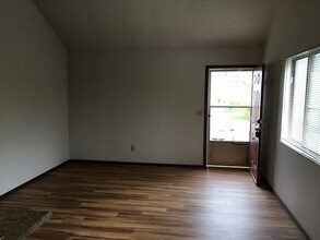 807 Village Dr, Unit 807 Village Drive in Glen Carbon, IL - Foto de edificio - Building Photo