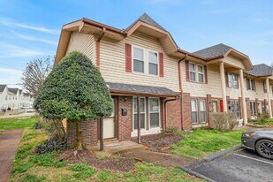 500 Paragon Mills Rd in Nashville, TN - Building Photo