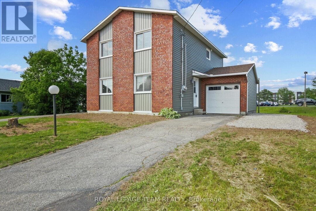 107 Mississippi Rd in Carleton Place, ON - Building Photo