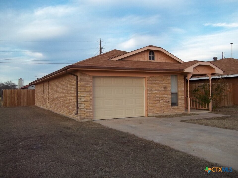 2001 Carousel Dr in Killeen, TX - Building Photo