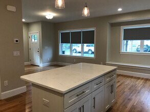 33 Melbourne Ave in Newton, MA - Building Photo - Building Photo