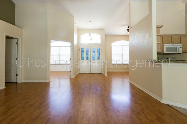 property at 1215 Brentwood Dr