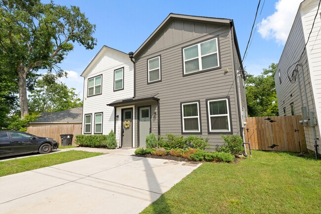property at 5544 Shreveport Blvd