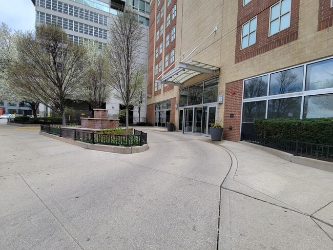 645 N Kingsbury St, Unit 2104 in Chicago, IL - Building Photo - Building Photo