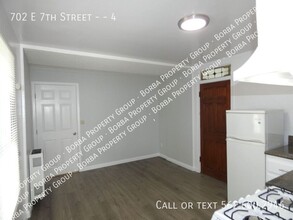 702 E 7th St in Long Beach, CA - Foto de edificio - Building Photo