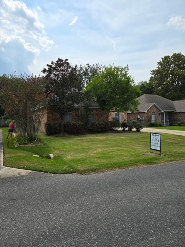 616 Canberra Rd in Lafayette, LA - Building Photo - Building Photo