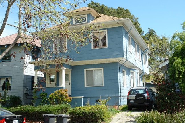 2413-2415 McKinley Ave in Berkeley, CA - Foto de edificio - Building Photo