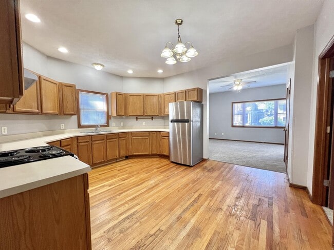 167 S Jackson St in Janesville, WI - Building Photo - Building Photo