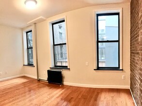 54 E 4th St, Unit APT 2 in New York, NY - Foto de edificio - Building Photo