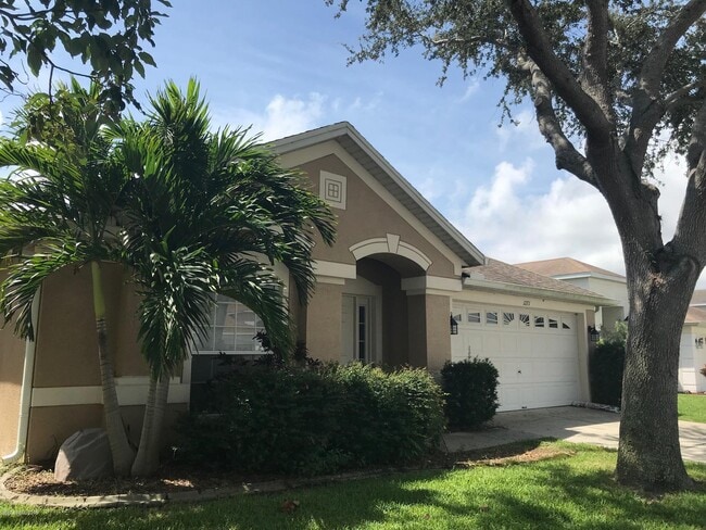 property at 1271 Potomac Dr