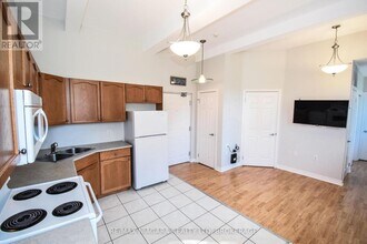 6365 Drummond Rd in Niagara Falls, ON - Foto de edificio - Building Photo