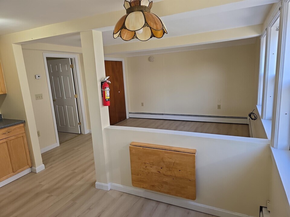 165 S Main St in Newport, NH - Building Photo