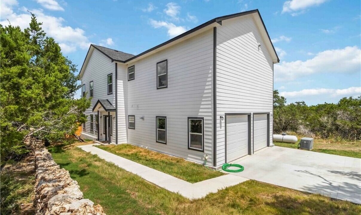 27 Pueblo Trl in Wimberley, TX - Building Photo