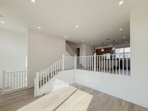 10482 San Diego Mission Rd in San Diego, CA - Foto de edificio - Building Photo