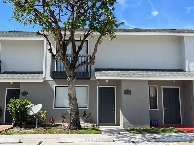 4704 Pier Dr in Greenacres, FL - Foto de edificio - Building Photo