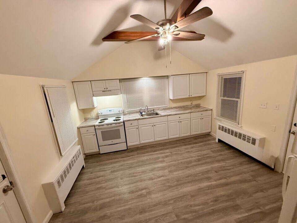 203 Berkshire Dr in Farmingville, NY - Foto de edificio