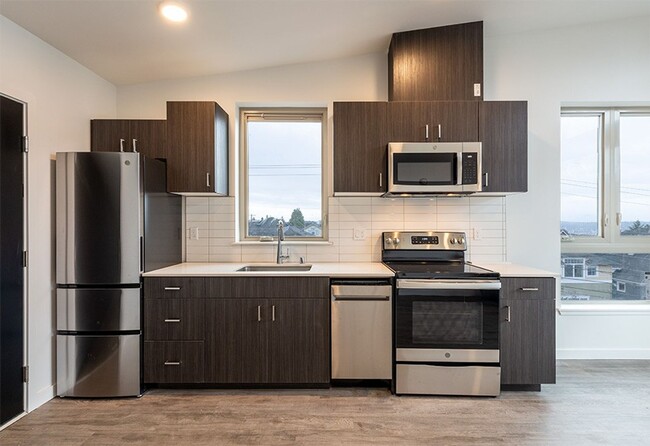 Sienna Apartments in Seattle, WA - Building Photo - Interior Photo