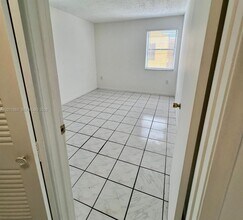 516 NW 114th Ave in Miami, FL - Building Photo - Building Photo