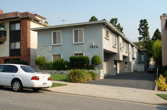 1676 Manning Ave in Los Angeles, CA - Building Photo - Building Photo