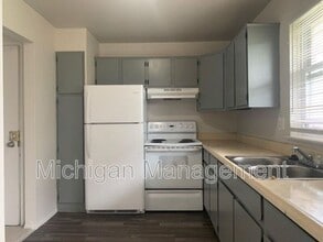 19300 Wick Rd in Allen Park, MI - Foto de edificio - Building Photo