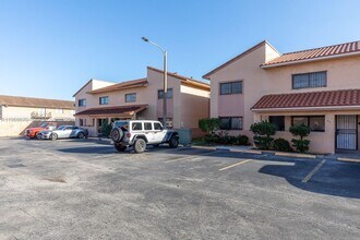 7821 W 29th Way in Hialeah, FL - Building Photo - Building Photo