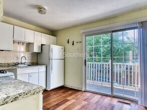 1014 Campbell Ave in West Haven, CT - Building Photo - Building Photo