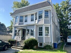 4 Swaine Pl in West Orange, NJ - Building Photo